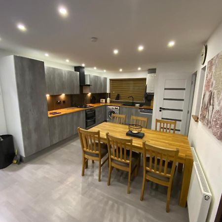 Hollemeadow Villa Bloxwich ภายนอก รูปภาพ