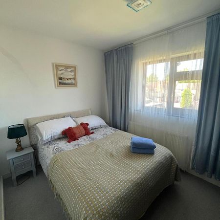 Hollemeadow Villa Bloxwich ภายนอก รูปภาพ
