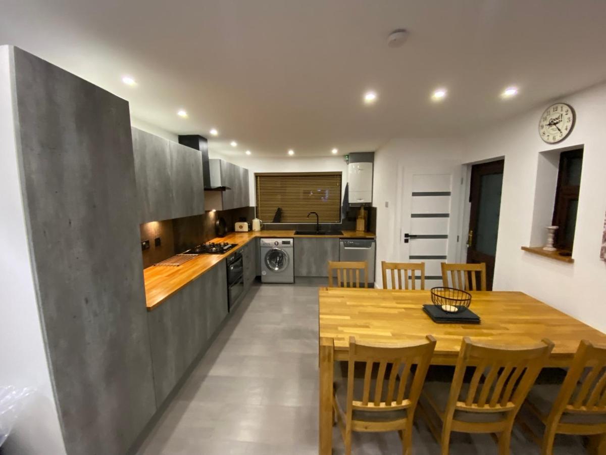Hollemeadow Villa Bloxwich ภายนอก รูปภาพ