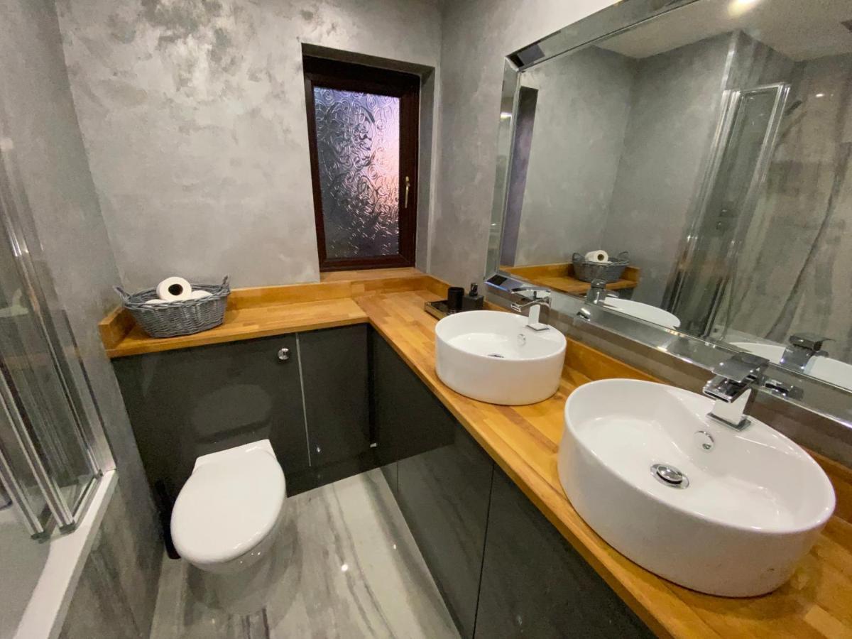 Hollemeadow Villa Bloxwich ภายนอก รูปภาพ