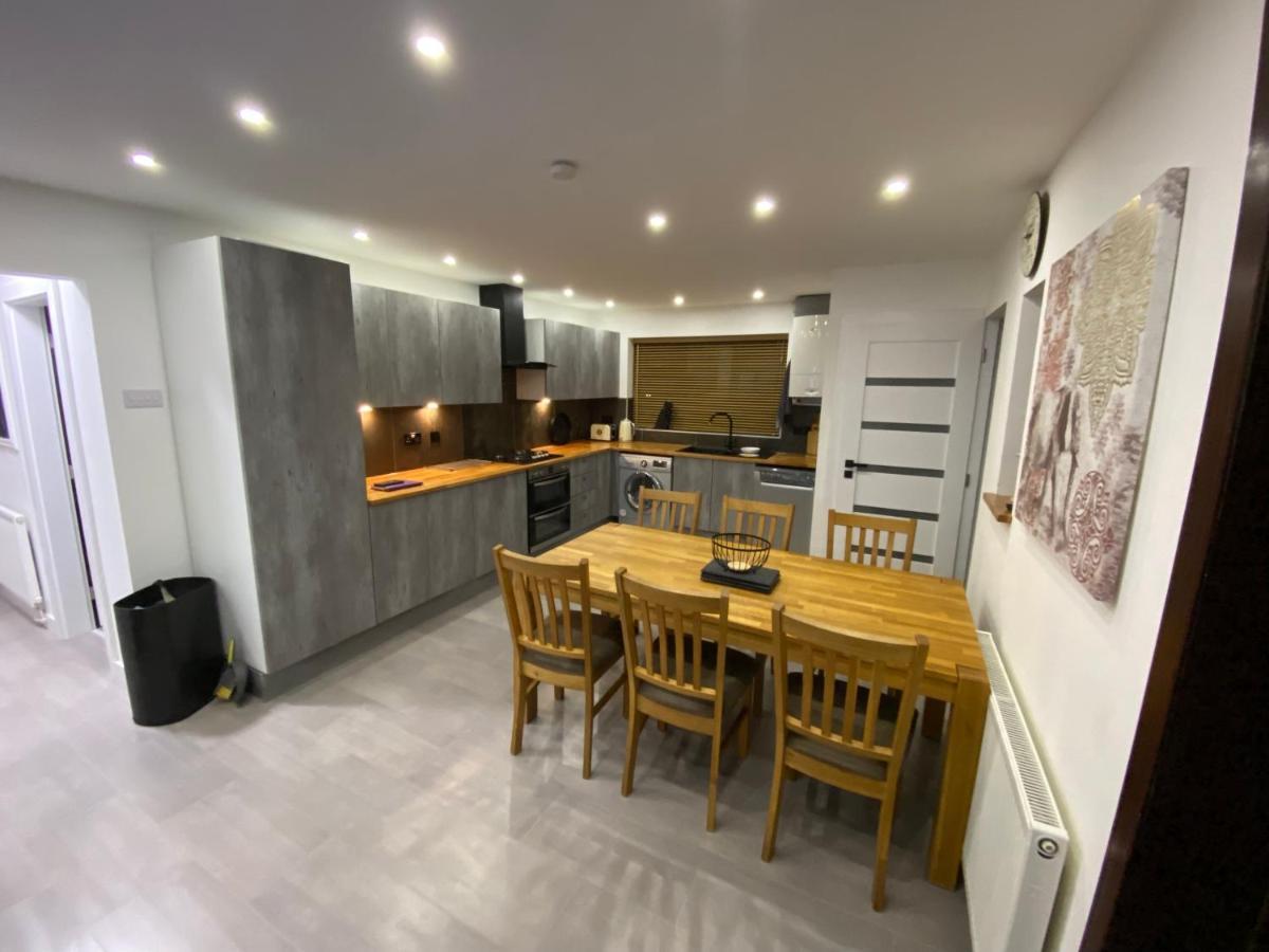 Hollemeadow Villa Bloxwich ภายนอก รูปภาพ