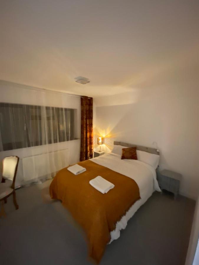 Hollemeadow Villa Bloxwich ภายนอก รูปภาพ