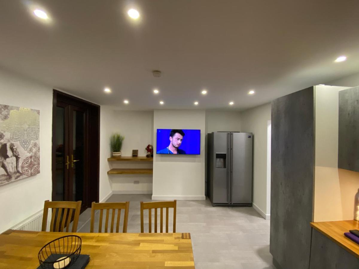 Hollemeadow Villa Bloxwich ภายนอก รูปภาพ