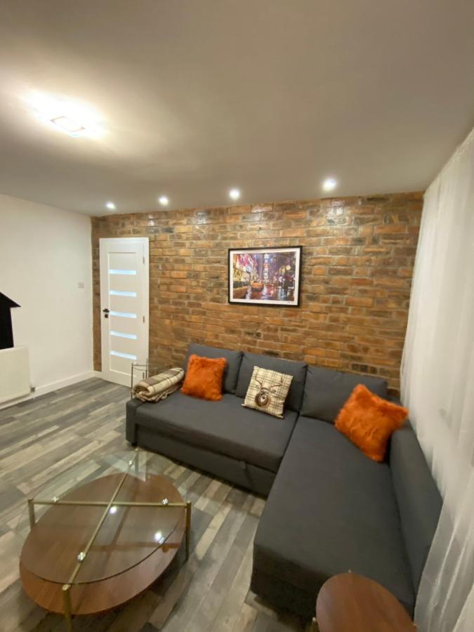 Hollemeadow Villa Bloxwich ภายนอก รูปภาพ